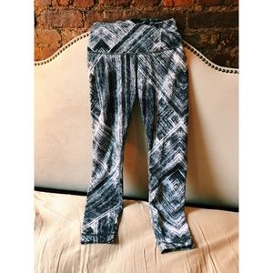 Lululemon Wunder High-Rise 28" Size 6 Black White